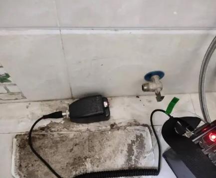 万秀屋顶漏水维修公司分享下卫生间漏水的危害及解决方法